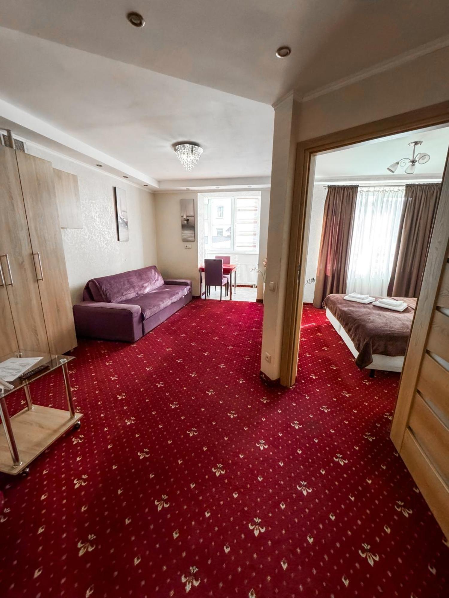 Apartments Deluxe Ivano-Frankivsk Luaran gambar