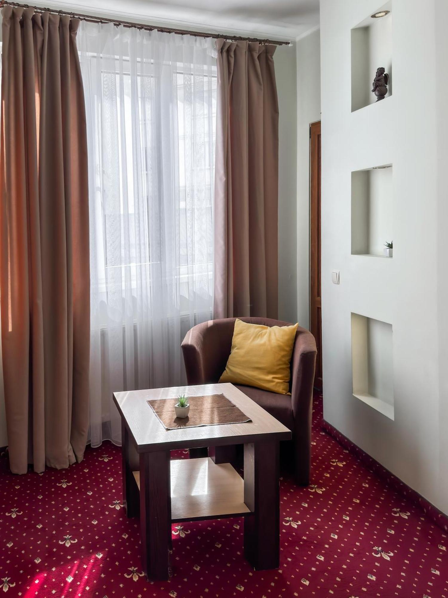 Apartments Deluxe Ivano-Frankivsk Luaran gambar